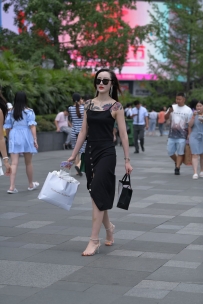 【精选街拍】Vol.3391 黑色吊带裙 [62P-1.34GB]