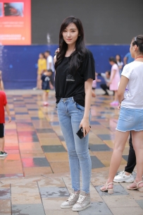 【精选街拍】Vol.3599 青春牛仔裤T恤 [40P-410MB]