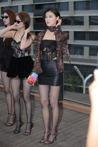 【精选街拍】Vol.3772 狂野魅力皮裙 [77P-759MB]