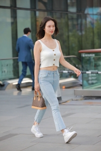 【精选街拍】Vol.3455 喇叭牛仔裤小白鞋 [145P+2V-2.18GB]