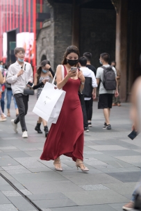 【精选街拍】Vol.3330 红色紧身包臀长裙 [74P-1.54GB]